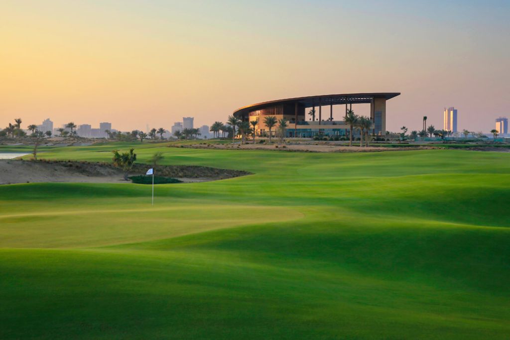 TRUMP INTERNATIONAL Golf Course 01