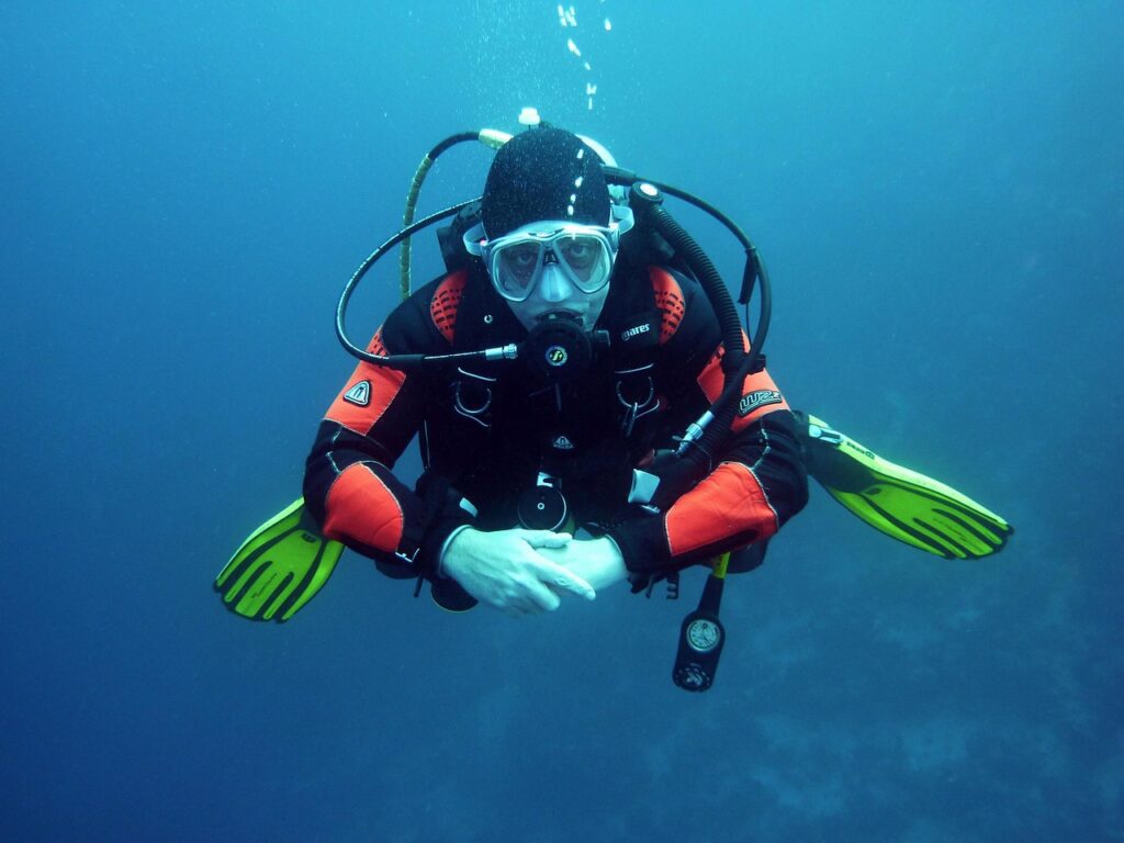 diver, scuba divers, nature, dive, underwater, underwater world, diving suit, sea, water, breathing apparatus, scuba diving, air bubbles, hover